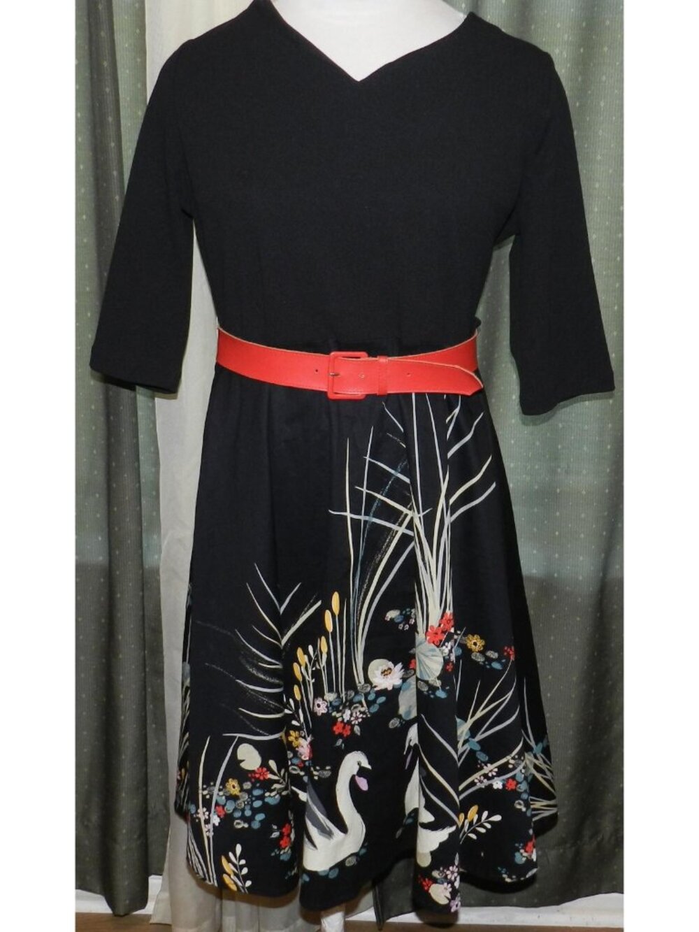 Plus sized womans Unbranded size 1X Summer swans stretch blend dress